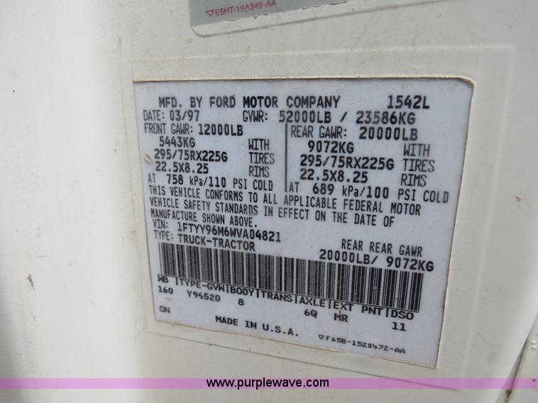 image for item H2914 1998 Ford AT9513 Aeromax 113 semi truck