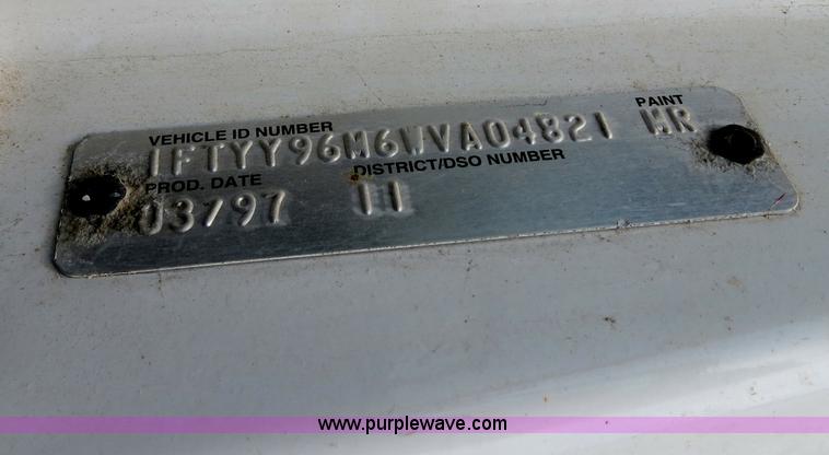 image for item H2914 1998 Ford AT9513 Aeromax 113 semi truck