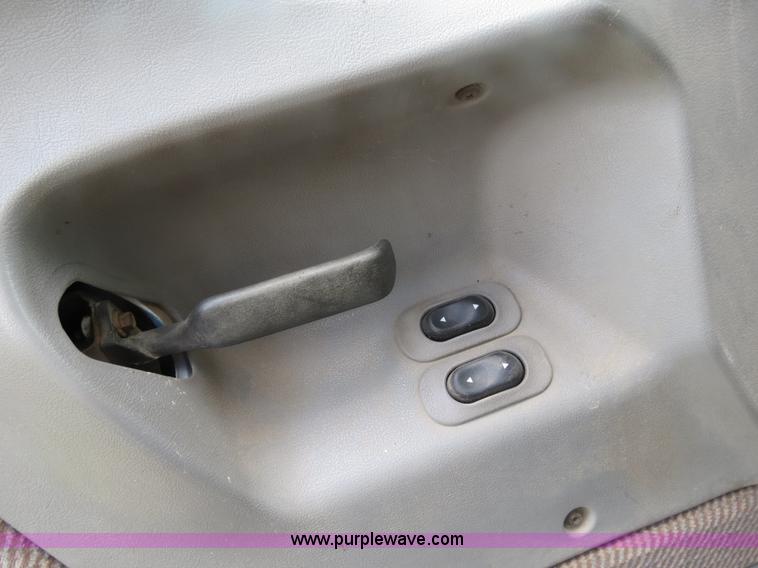 image for item H2914 1998 Ford AT9513 Aeromax 113 semi truck