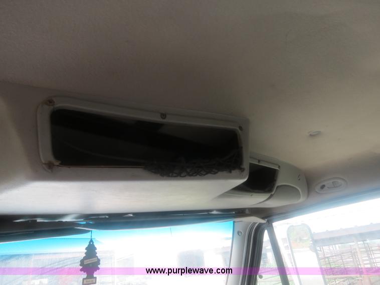 image for item H2914 1998 Ford AT9513 Aeromax 113 semi truck