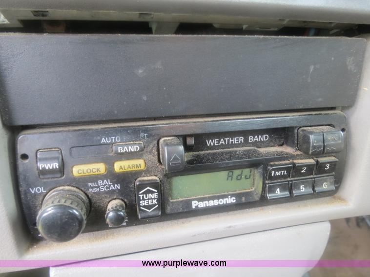 image for item H2914 1998 Ford AT9513 Aeromax 113 semi truck