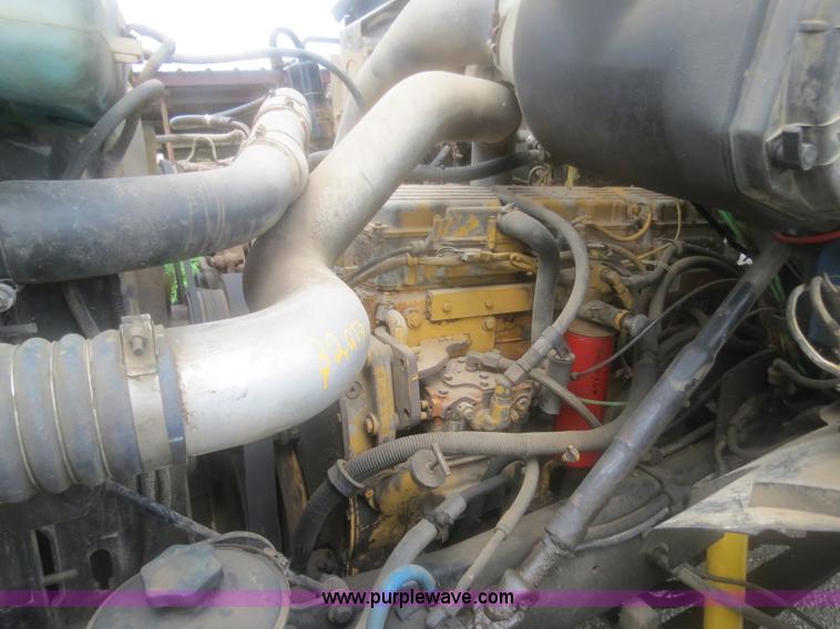 image for item H2914 1998 Ford AT9513 Aeromax 113 semi truck