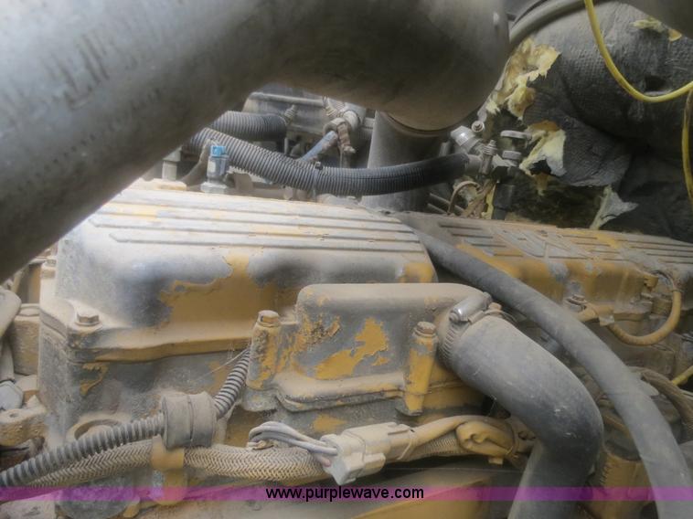 image for item H2914 1998 Ford AT9513 Aeromax 113 semi truck