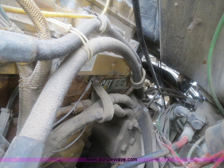 image for item H2914 1998 Ford AT9513 Aeromax 113 semi truck