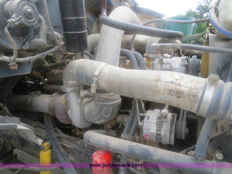 image for item H2914 1998 Ford AT9513 Aeromax 113 semi truck