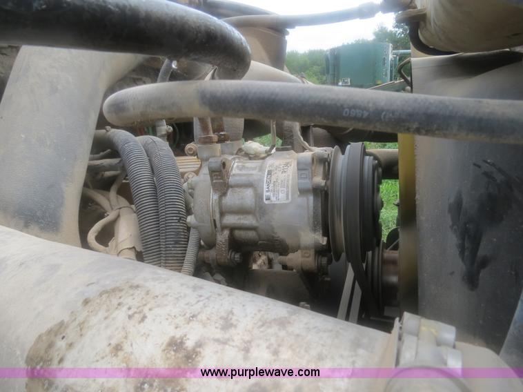 image for item H2914 1998 Ford AT9513 Aeromax 113 semi truck