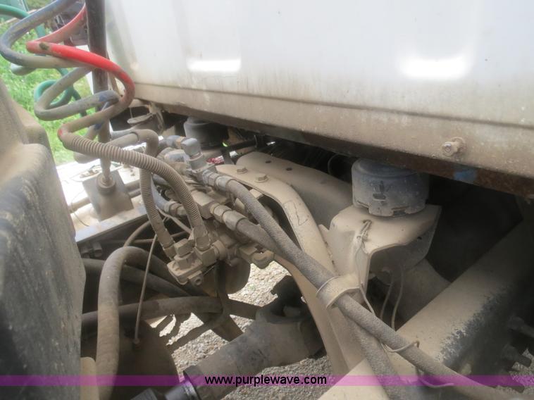 image for item H2914 1998 Ford AT9513 Aeromax 113 semi truck