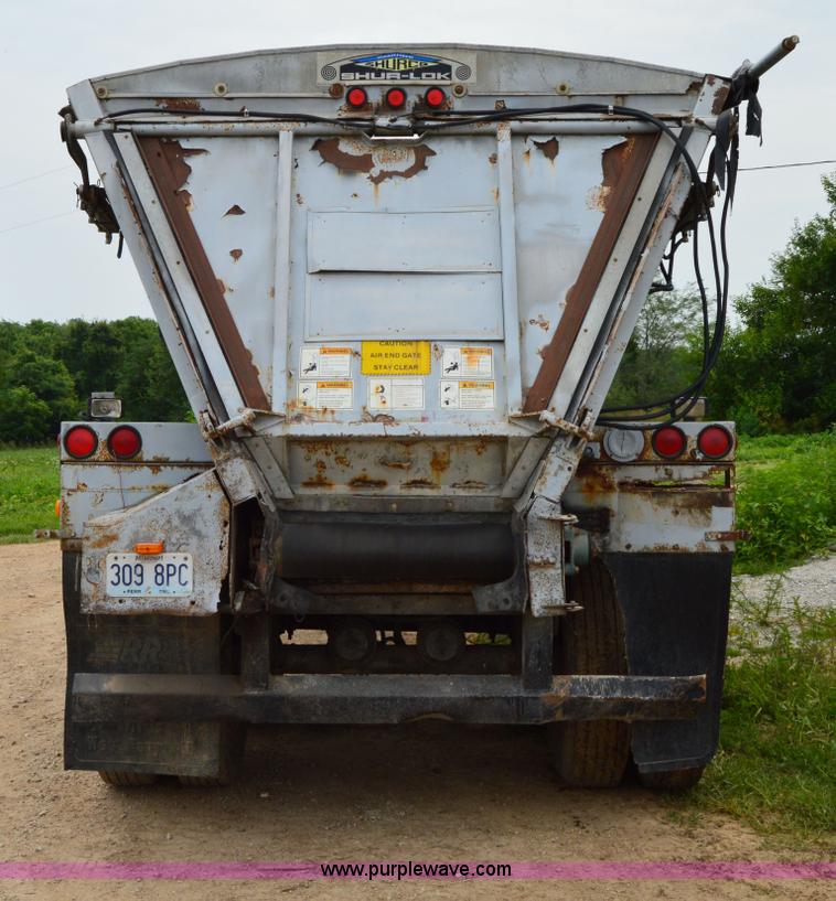 image for item H2915 2000 Red River HVLB237 live bottom trailer