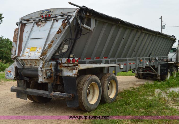 image for item H2915 2000 Red River HVLB237 live bottom trailer
