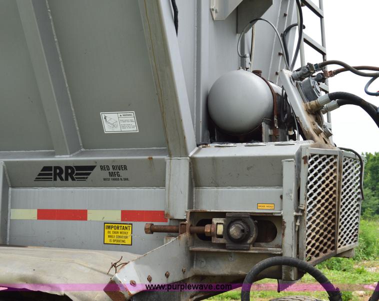 image for item H2915 2000 Red River HVLB237 live bottom trailer