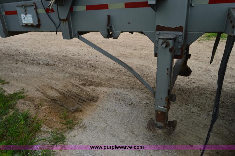 image for item H2915 2000 Red River HVLB237 live bottom trailer