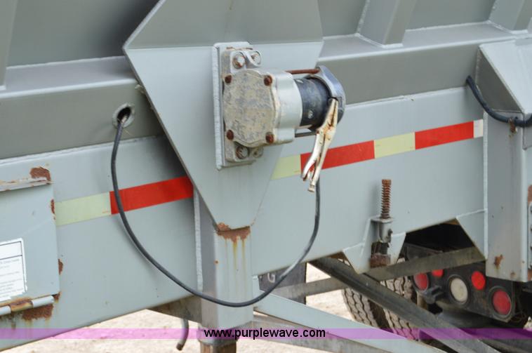 image for item H2915 2000 Red River HVLB237 live bottom trailer