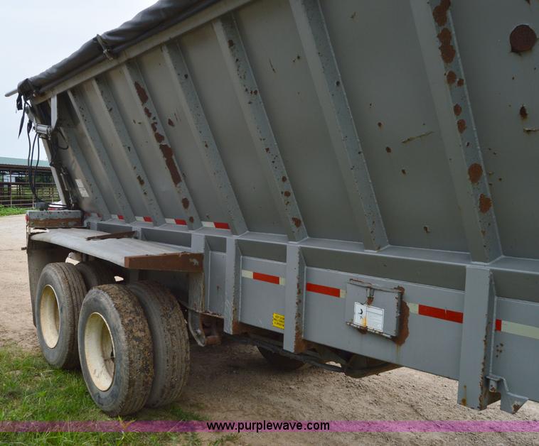 image for item H2915 2000 Red River HVLB237 live bottom trailer