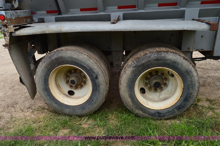 image for item H2915 2000 Red River HVLB237 live bottom trailer