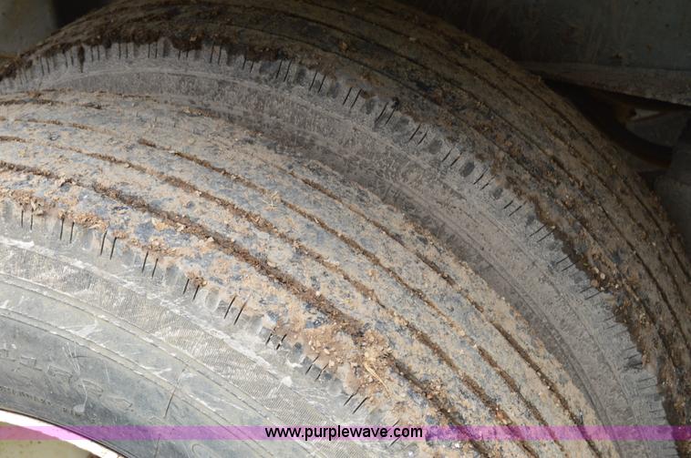 image for item H2915 2000 Red River HVLB237 live bottom trailer