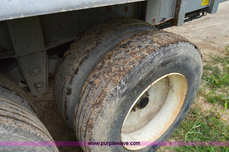 image for item H2915 2000 Red River HVLB237 live bottom trailer