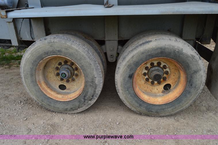 image for item H2915 2000 Red River HVLB237 live bottom trailer