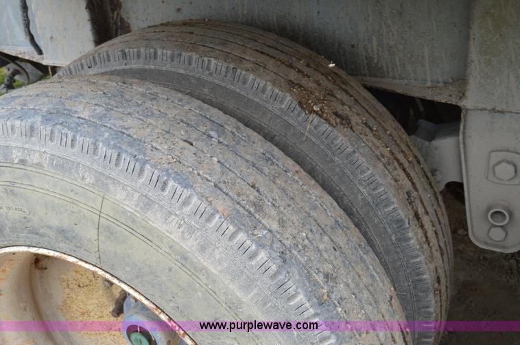 image for item H2915 2000 Red River HVLB237 live bottom trailer