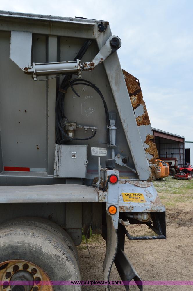 image for item H2915 2000 Red River HVLB237 live bottom trailer