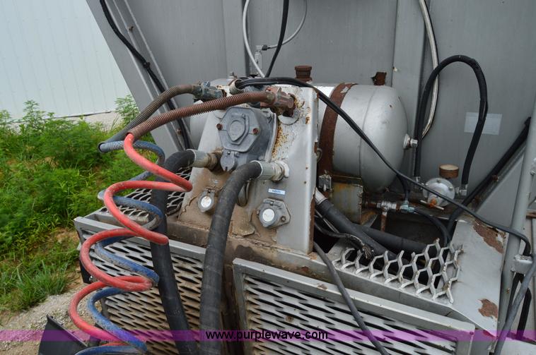 image for item H2915 2000 Red River HVLB237 live bottom trailer