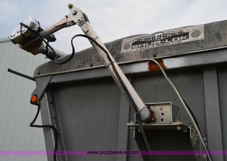 image for item H2915 2000 Red River HVLB237 live bottom trailer