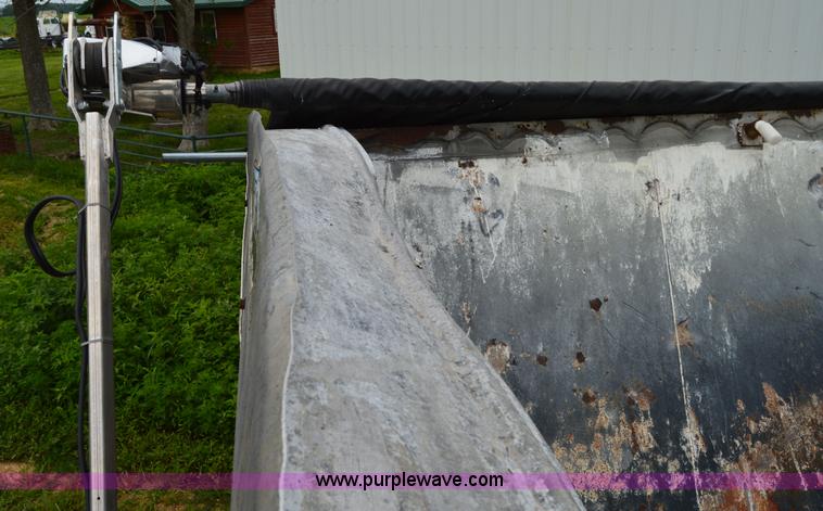 image for item H2915 2000 Red River HVLB237 live bottom trailer