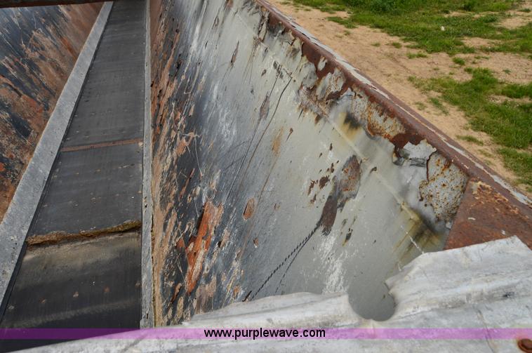 image for item H2915 2000 Red River HVLB237 live bottom trailer