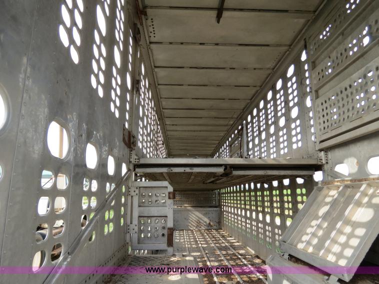 image for item I9533 1989 Wilson PSDCL-206 48' aluminum cattle pot trailer