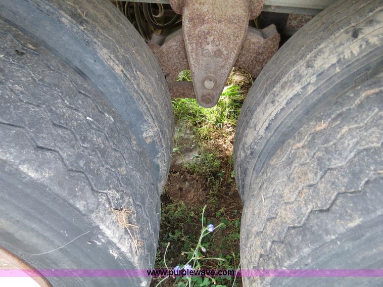 image for item I9533 1989 Wilson PSDCL-206 48' aluminum cattle pot trailer