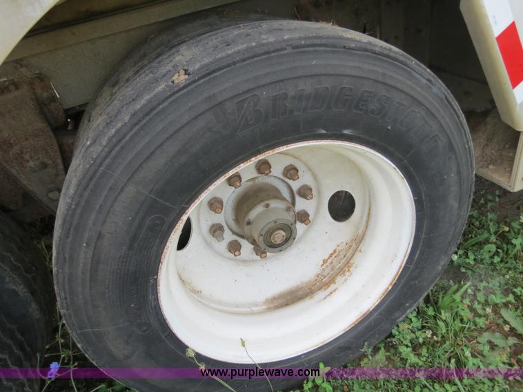 image for item I9533 1989 Wilson PSDCL-206 48' aluminum cattle pot trailer