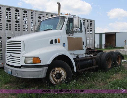 image for item I9534 2000 Sterling A9500 semi truck