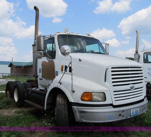 image for item I9534 2000 Sterling A9500 semi truck