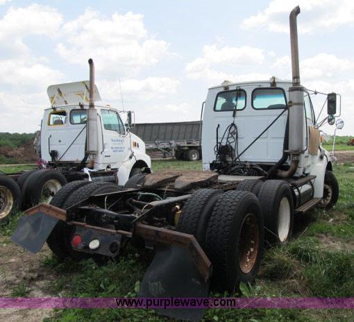 image for item I9534 2000 Sterling A9500 semi truck