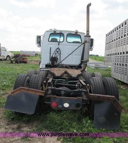 image for item I9534 2000 Sterling A9500 semi truck