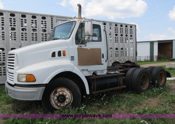 image for item I9534 2000 Sterling A9500 semi truck