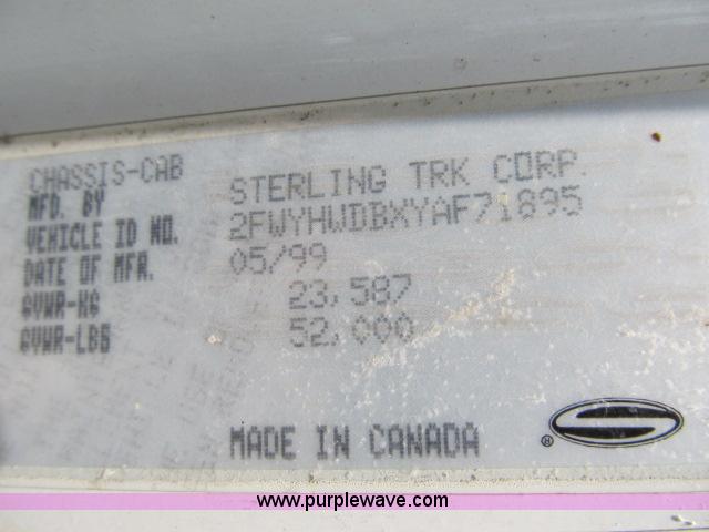 image for item I9534 2000 Sterling A9500 semi truck