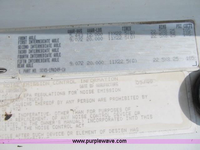 image for item I9534 2000 Sterling A9500 semi truck