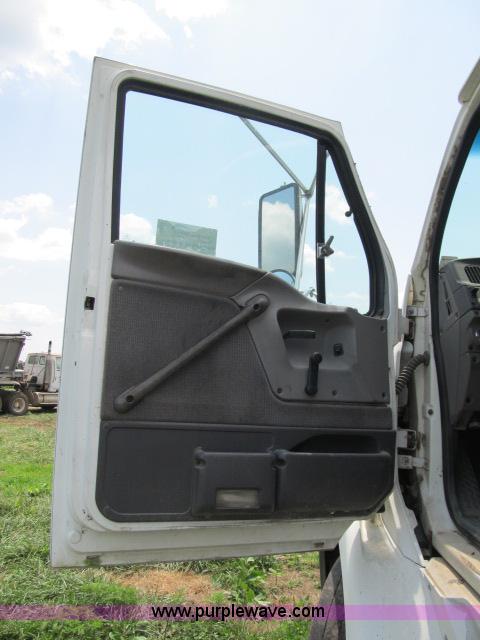 image for item I9534 2000 Sterling A9500 semi truck