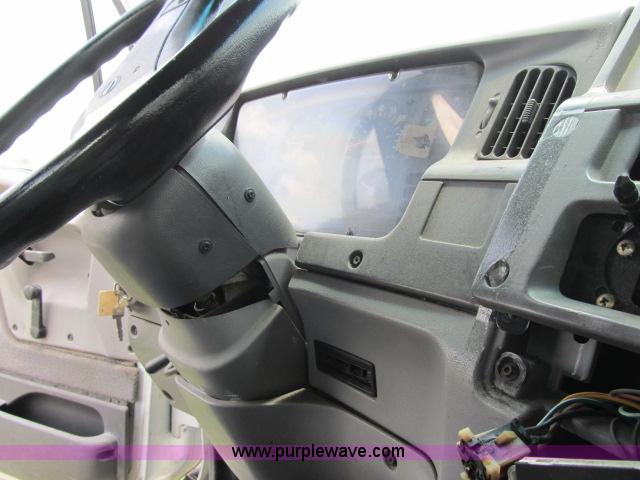 image for item I9534 2000 Sterling A9500 semi truck