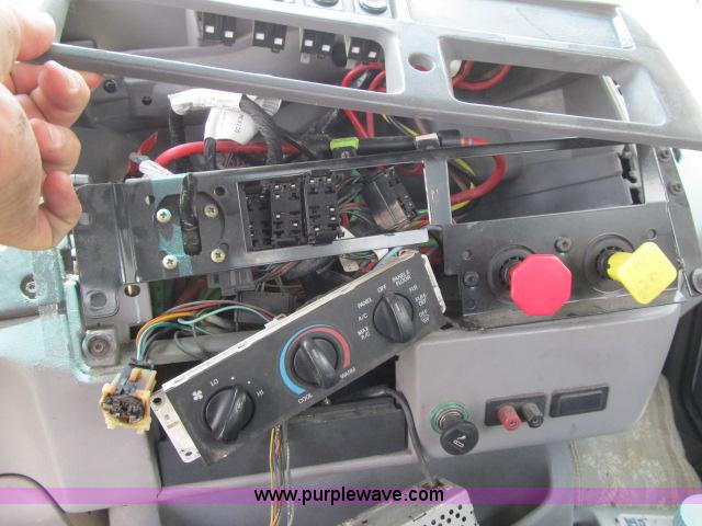 image for item I9534 2000 Sterling A9500 semi truck