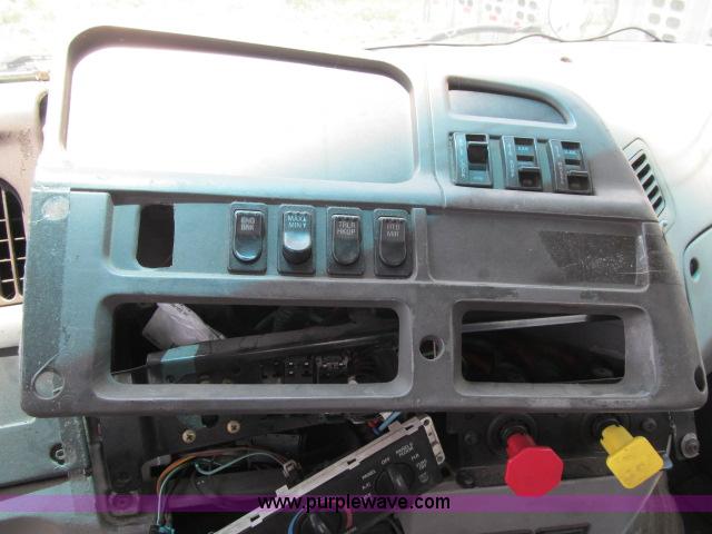 image for item I9534 2000 Sterling A9500 semi truck