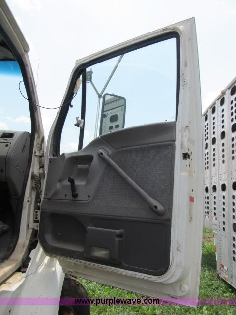 image for item I9534 2000 Sterling A9500 semi truck