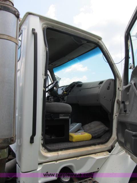 image for item I9534 2000 Sterling A9500 semi truck