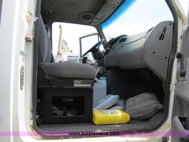 image for item I9534 2000 Sterling A9500 semi truck