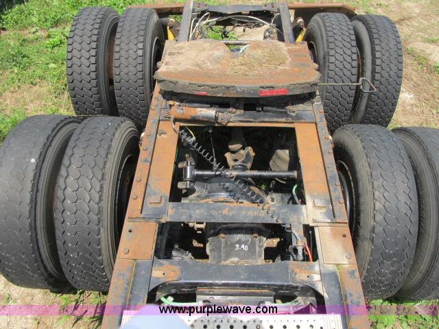 image for item I9534 2000 Sterling A9500 semi truck