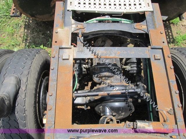 image for item I9534 2000 Sterling A9500 semi truck