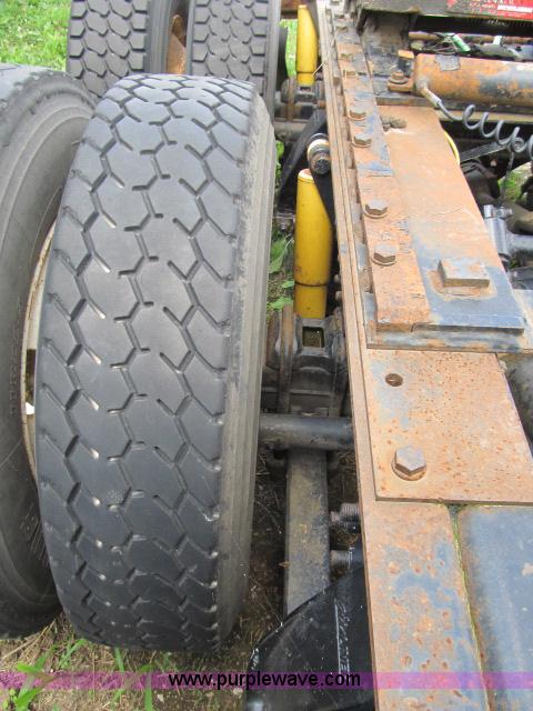 image for item I9534 2000 Sterling A9500 semi truck