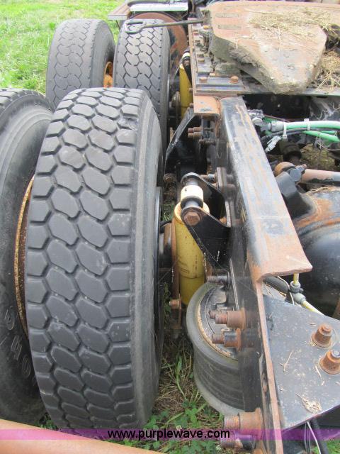 image for item I9534 2000 Sterling A9500 semi truck