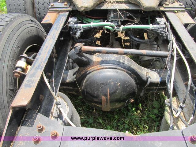 image for item I9534 2000 Sterling A9500 semi truck