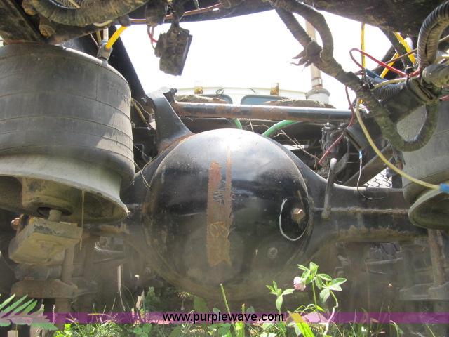 image for item I9534 2000 Sterling A9500 semi truck